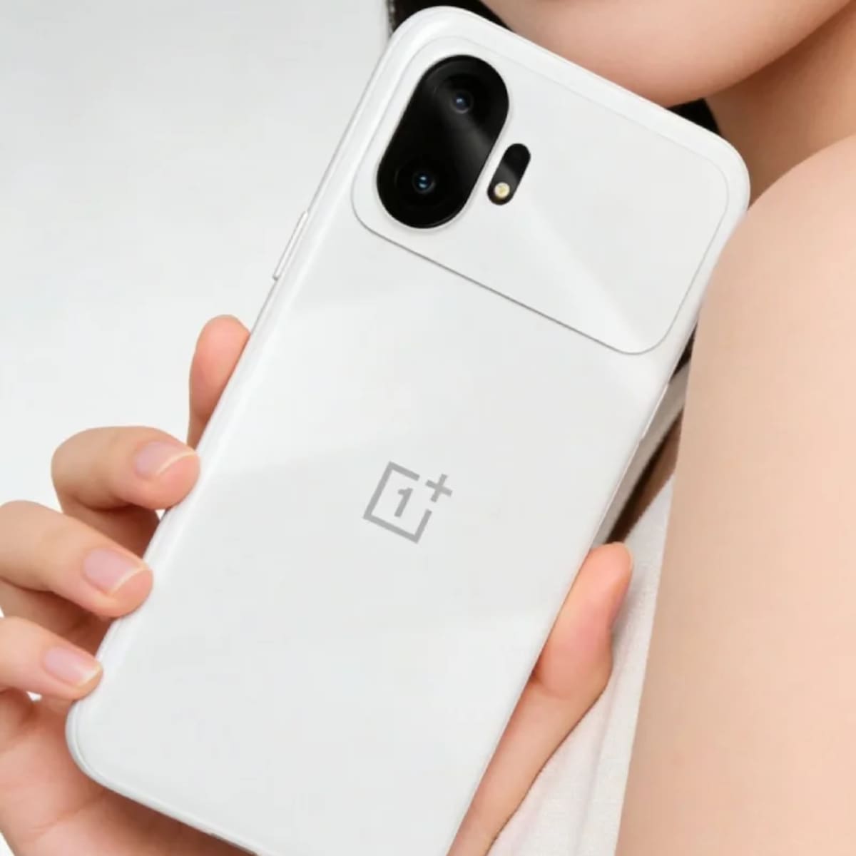 OnePlus 15T aparece y trae consigo fotografías que confirman un zoom periscópico de 50MP