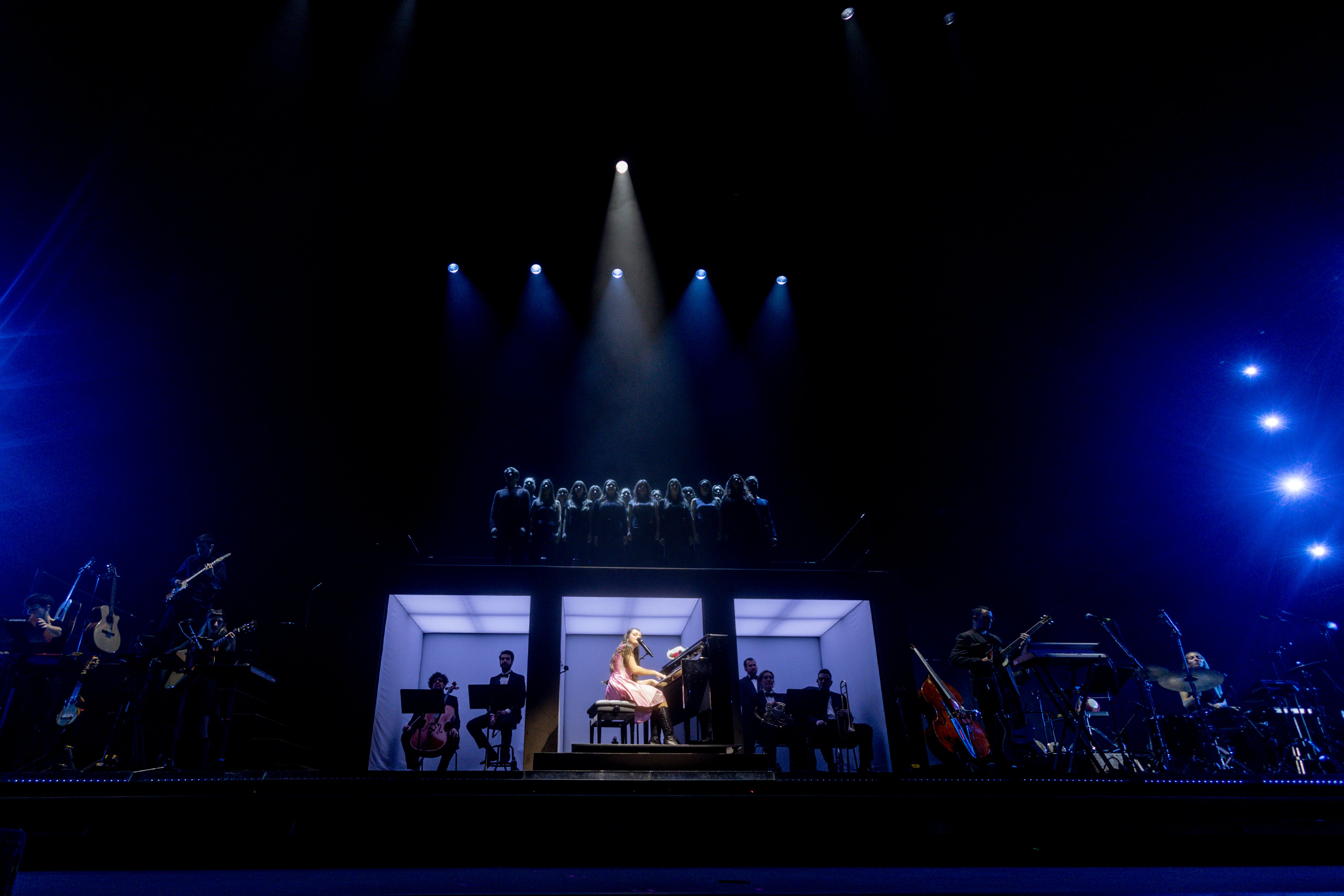 La cantante Amaia en su concierto en Movistar Arena de Madrid.