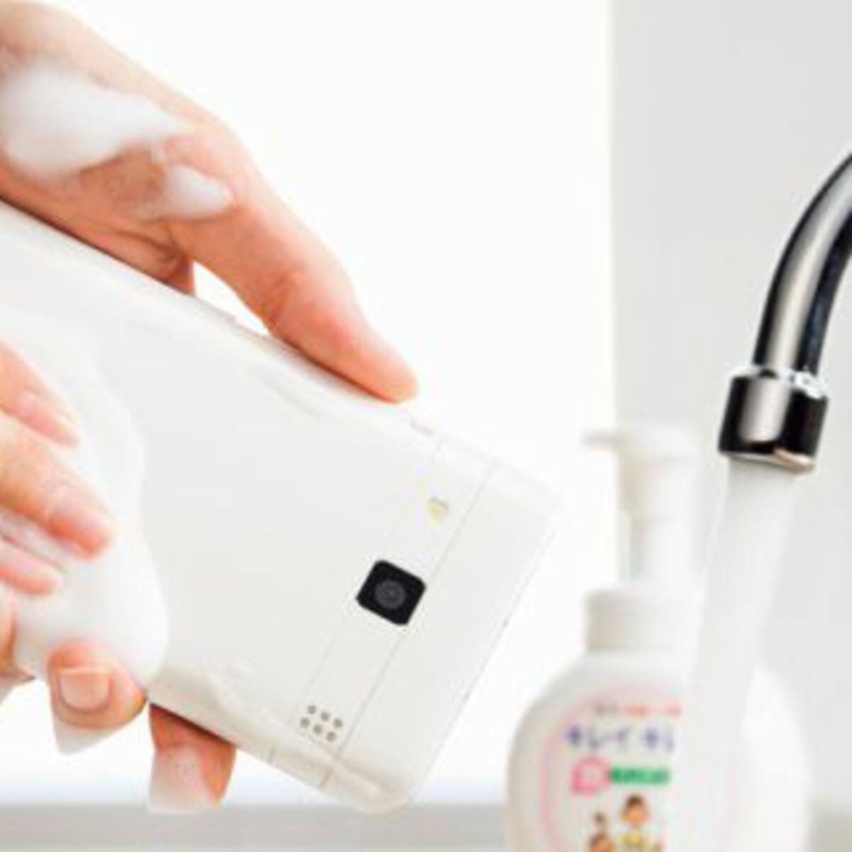Cómo funciona el Smartphone que se puede lavar con agua y jabón