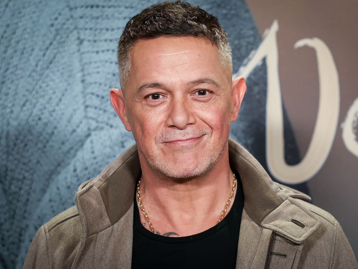 Alejandro Sanz comparte su fórmula (y que lleva haciendo 30 años): “Puede salvarnos del lado más oscuro”