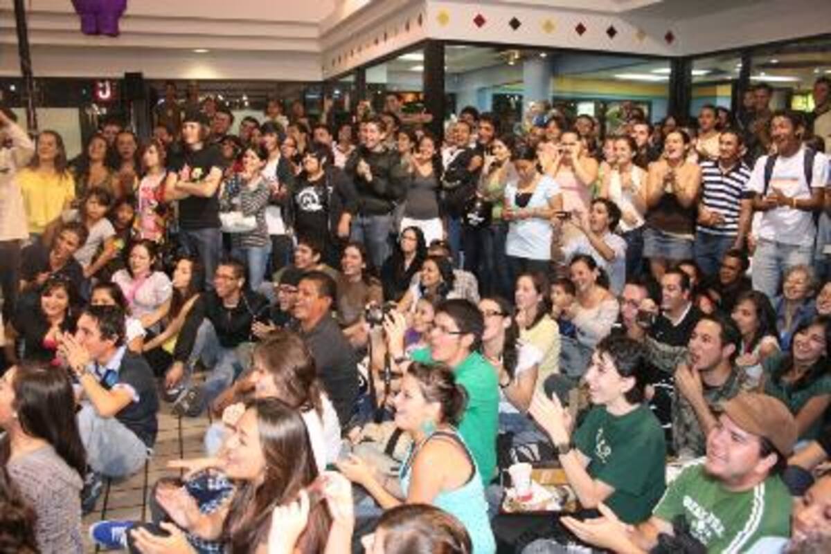 La Hora sin Nombre Segundo Aniversario Mc Donald's Zapote