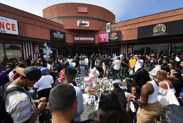 Homenaje a Nipsey Hussle frente a su tienda en Los Ángeles.