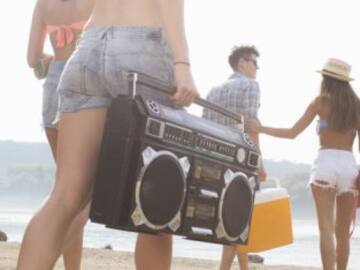 Canciones del verano ochenteras que suenan a verano (y que son muy distintas a las de ahora)