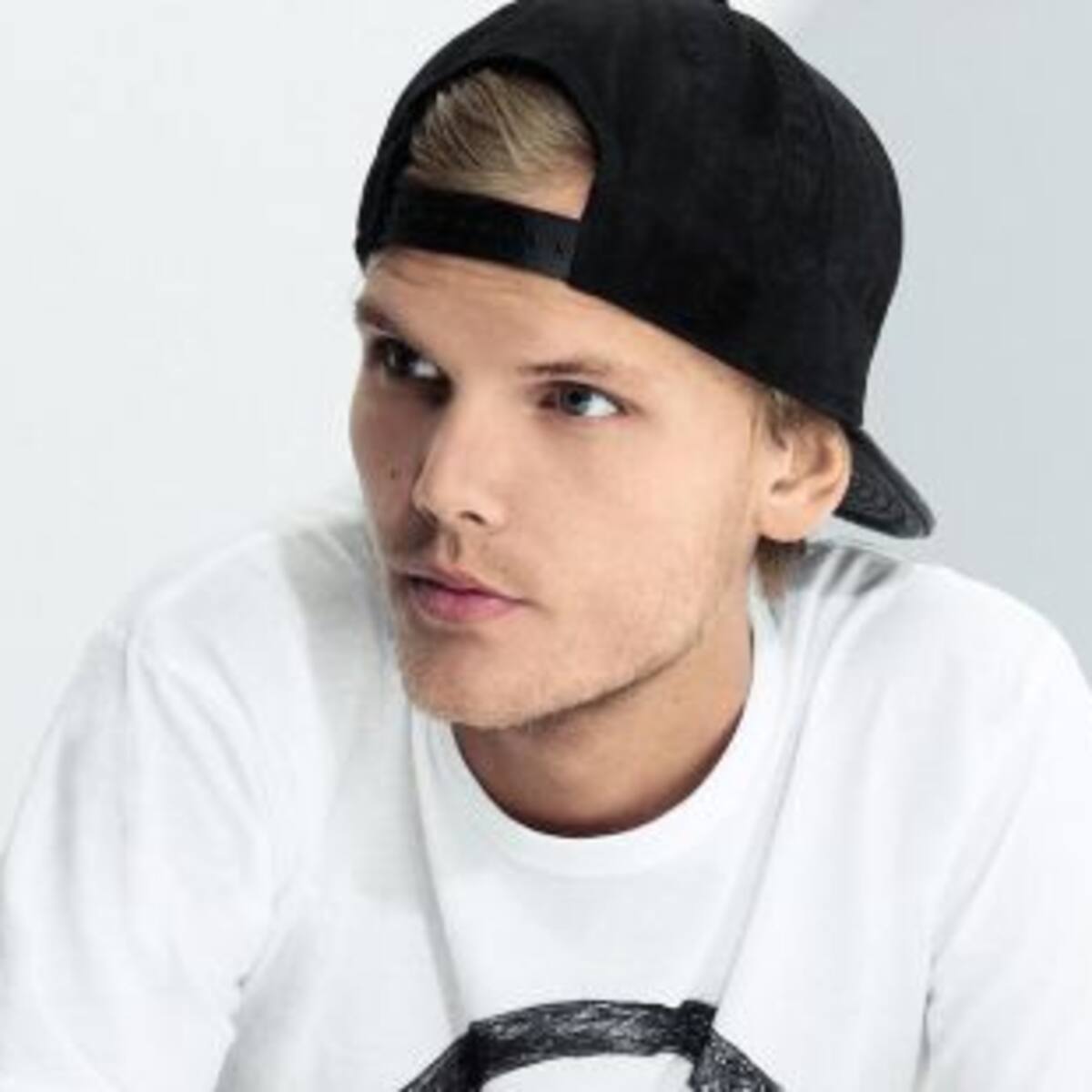 Avicii y Chris Martin grabaron 600 versiones de su canción