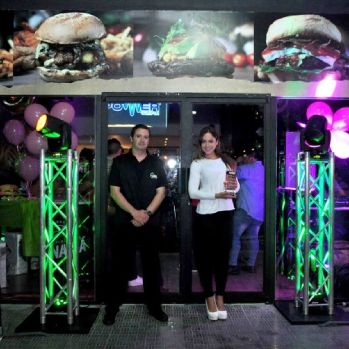3er Aniversario Slabon Café Burger Bistró
