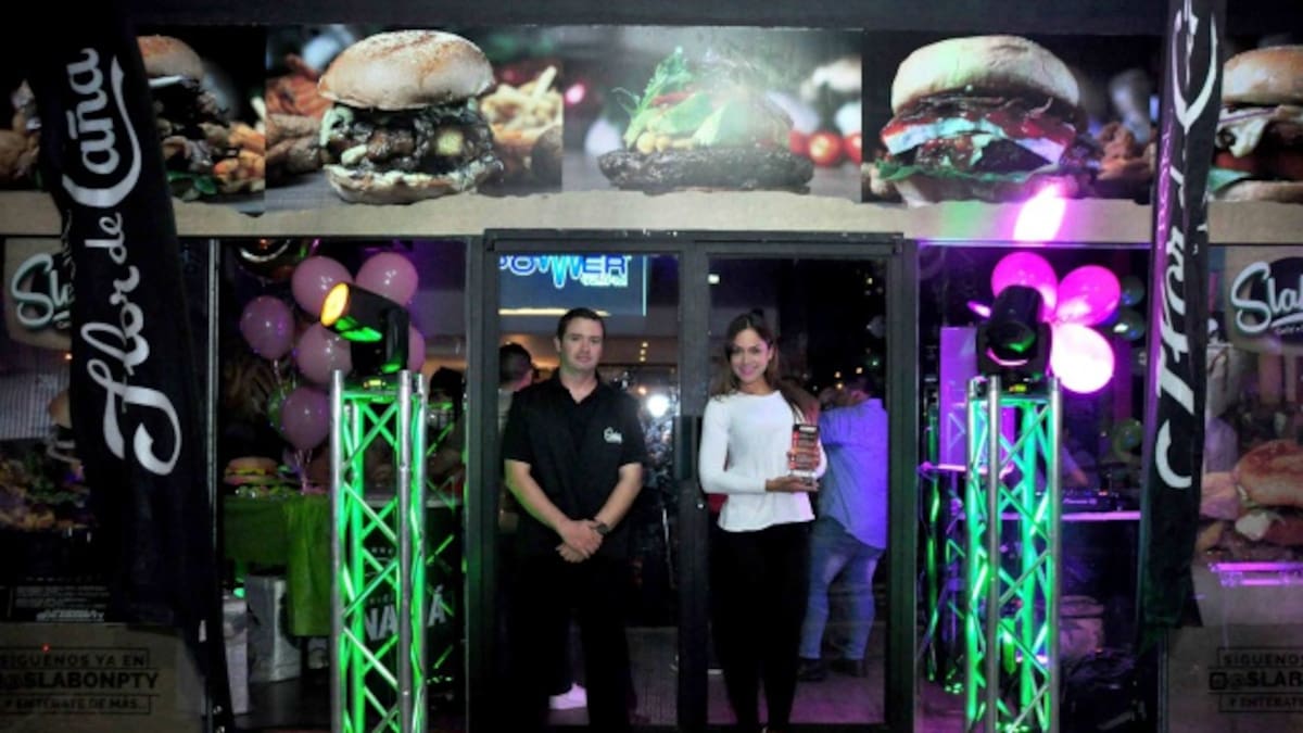 3er Aniversario Slabon Café Burger Bistró