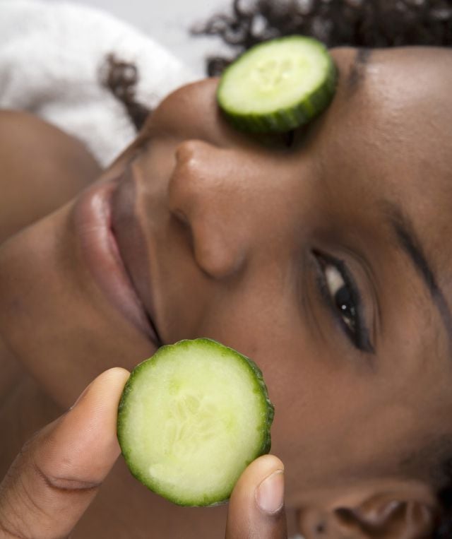 El pepino es uno de los remedios más eficaces contra las ojeras.