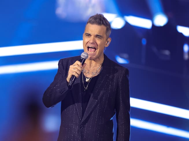 Robbie Williams cantando en uno de sus conciertos en Alemania.