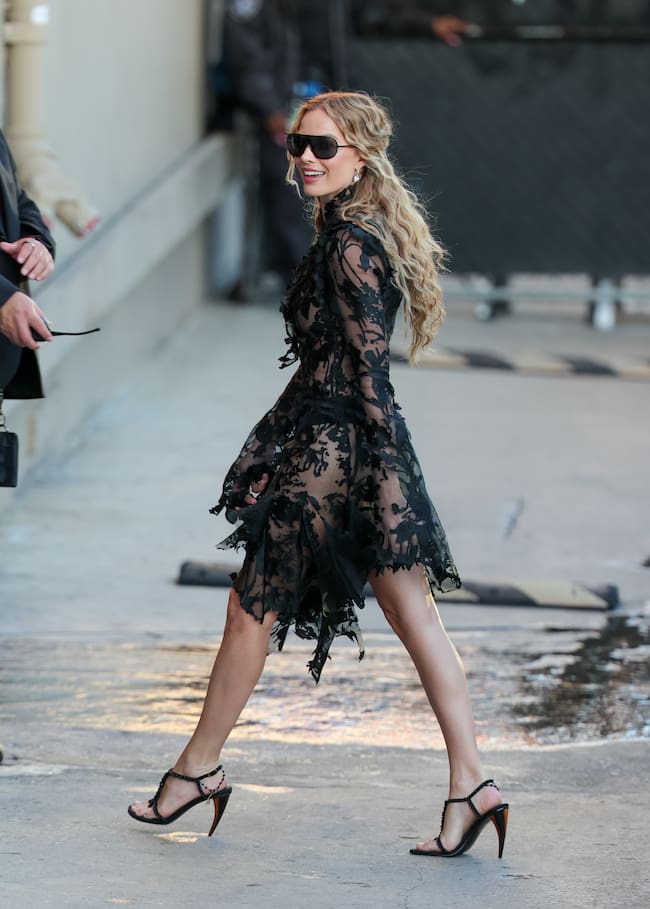 Margot Robbie acudiendo al show de Jimmy Kimmel