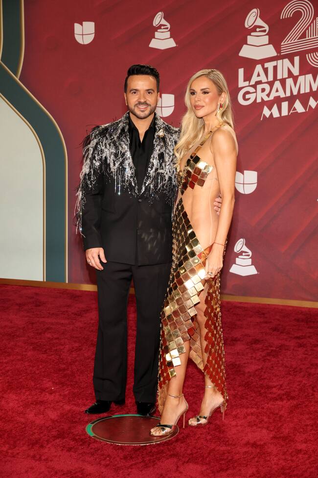 Con Luis Fonsi y Agueda Lopez cerramos el capítulo de parejas top (aunque hubo muchas más) de la alfombra roja de los premios Latin Grammy 2024.