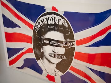 Muere Jamie Reid, el artista punk que ensalzó (aún más) el &#039;God Save The Queen&#039; de Sex Pistols
