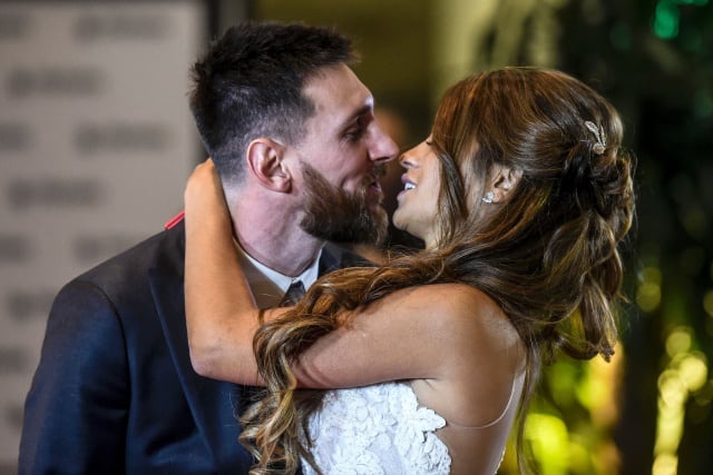 Lionel Messi y su esposa Antonella Roccuzzo, el día de su boda, celebrada en el City Centre Complex de Rosario (Santa Fe) el 30 de junio de 2017.