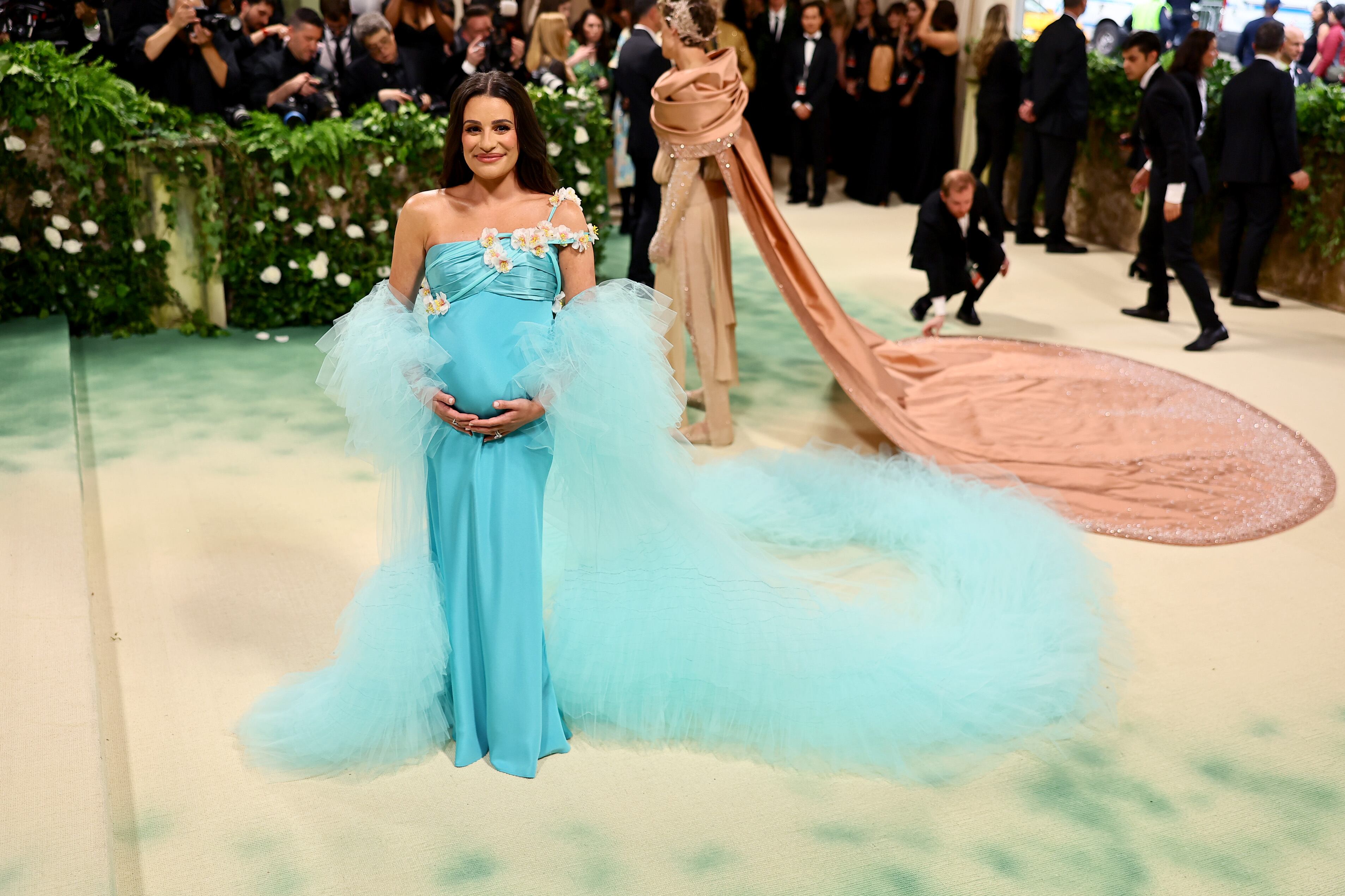 La actriz de Glee apareció con un vestido de seda azul y vaporosa capa del mismo color de Rodarte, aunque lo más destacado fue su embarazo. Está esperando su segundo hijo ahora que el mayor tiene ya tres años.