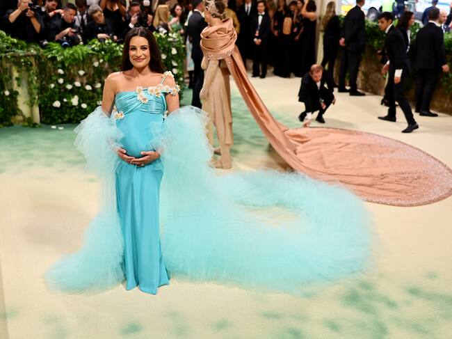 La actriz de Glee apareció con un vestido de seda azul y vaporosa capa del mismo color de Rodarte, aunque lo más destacado fue su embarazo. Está esperando su segundo hijo ahora que el mayor tiene ya tres años.