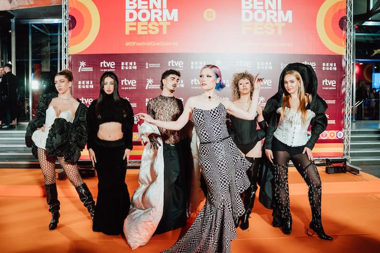 Sofía Coll y su equipo en la presentación del Benidorm Fest 2024