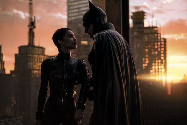 Zoe Kravitz y Robert Pattinson viviendo el amor de Gotham City como Catwoman y Batman.