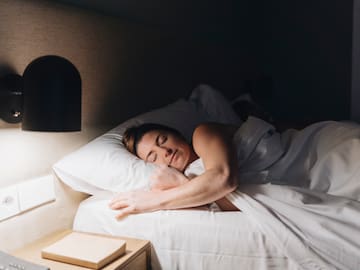 La ciencia desvela la tabla de sueño definitiva: estas son las veces en que despertarse por la noche es “normal” según tu edad