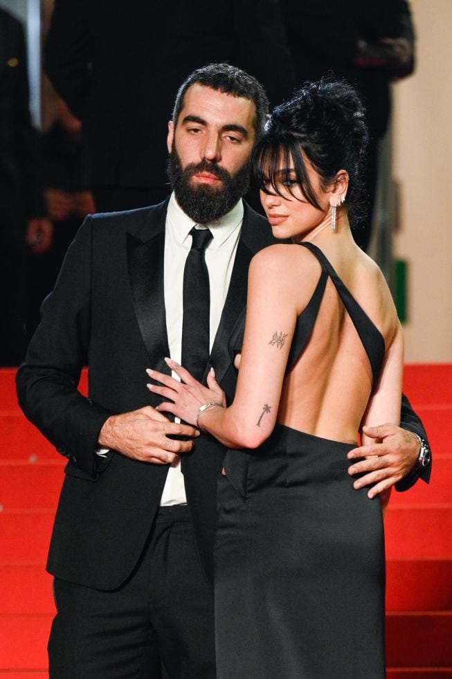 Romain Gavras y Dua Lipa, juntos en el Festival de Cannes 2023.