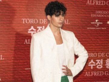 Alfred García reúne a amigos y fans para presentar ‘Toro de Cristal’, su nuevo vídeo musical