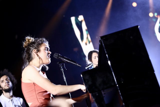 Amaia, iluminando el Primavera con El Relámpago.