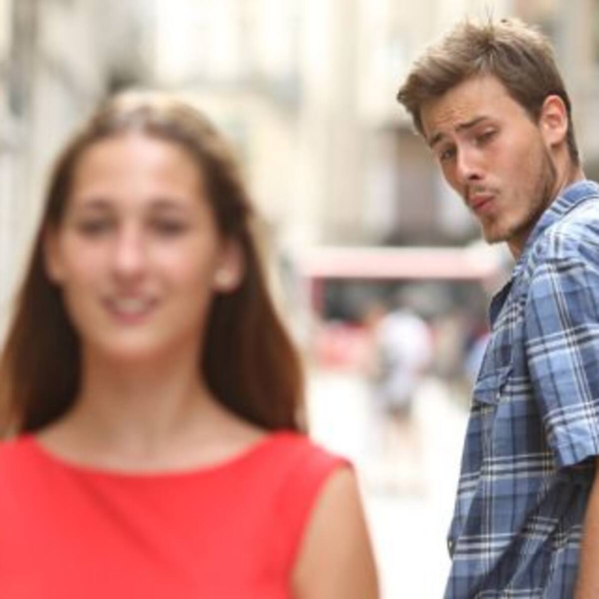Esta es la historia del famoso meme del “Novio Distraído”