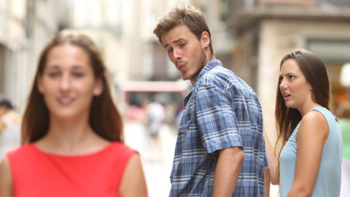 Esta es la historia del famoso meme del “Novio Distraído”
