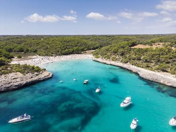 Las playas con bandera azul que tendrá España este 2023, comunidad a comunidad