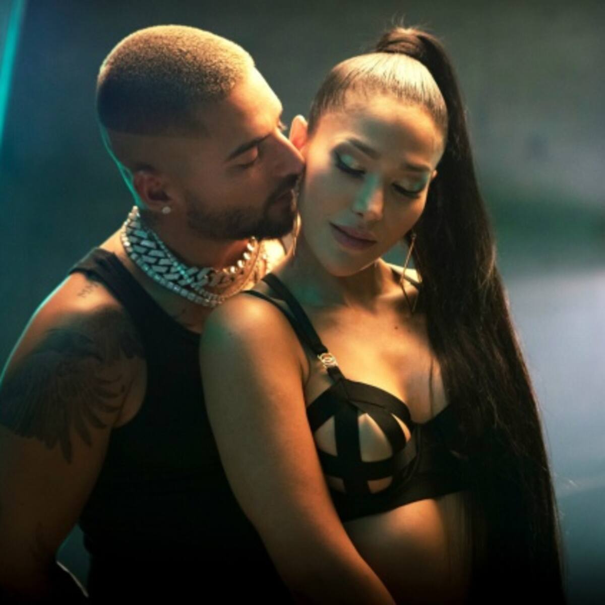 Farina y Maluma se unen en "Así Así"