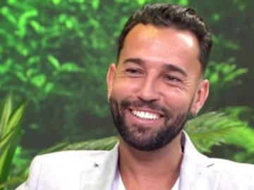 Mientras Yulen Pereira y Anabel Pantoja se besan en ‘Supervivientes’, Omar Sánchez no se queda atrás