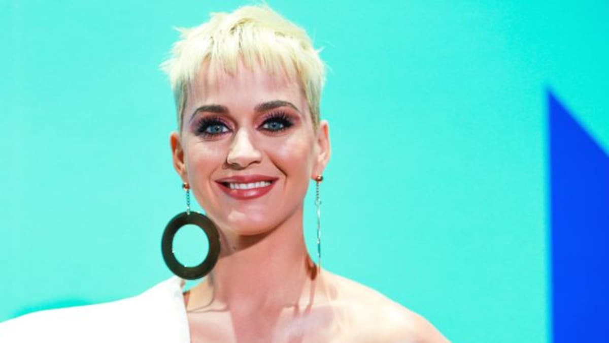 Transparencias y romanticismo en la alfombra roja de los MTV VMA's 2017