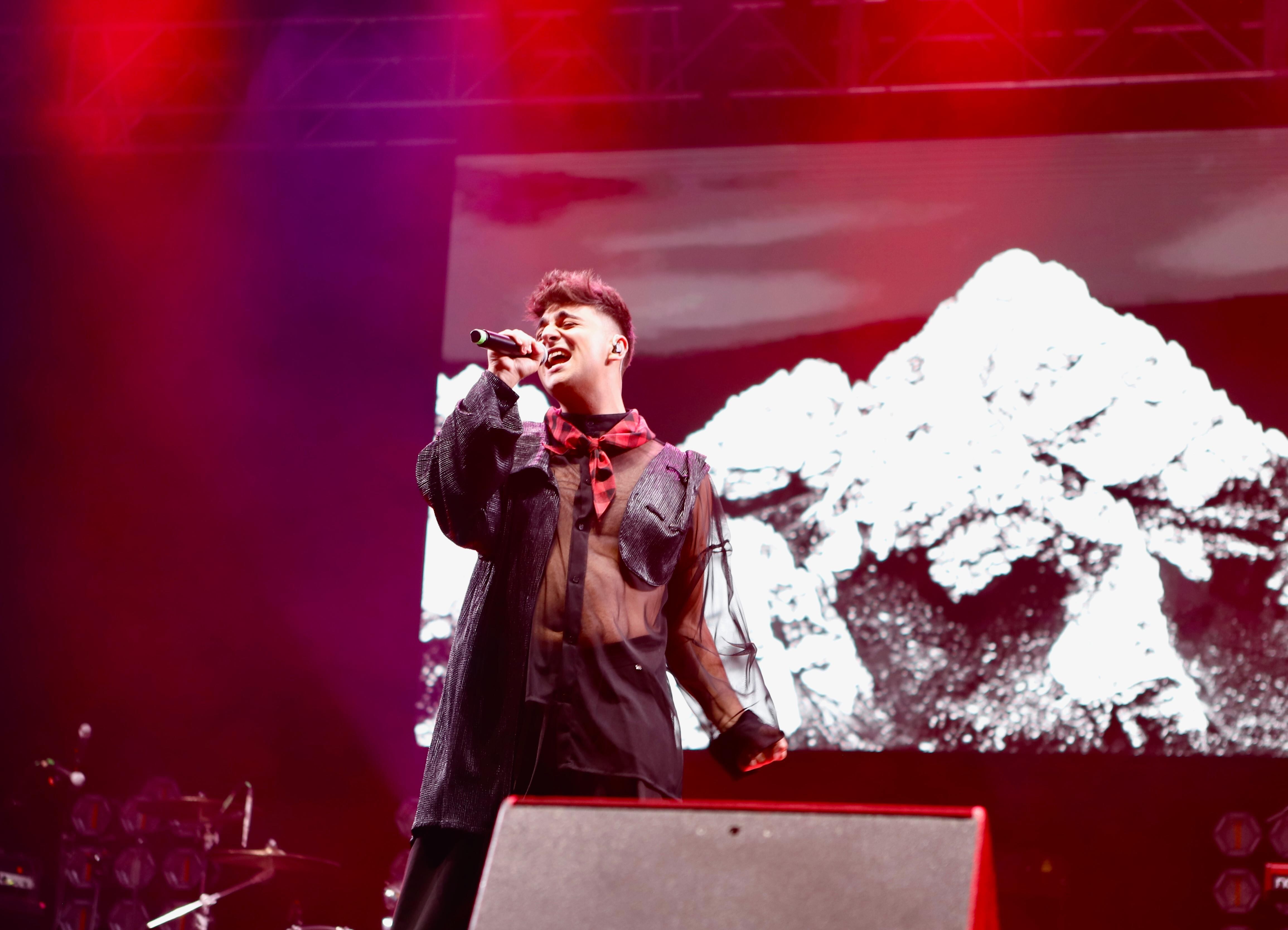 'Mías', un nuevo tema y su canción con Martín fue el repertorio que Juanjo Bona eligió para cantar en casa