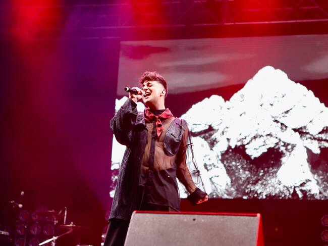 'Mías', un nuevo tema y su canción con Martín fue el repertorio que Juanjo Bona eligió para cantar en casa