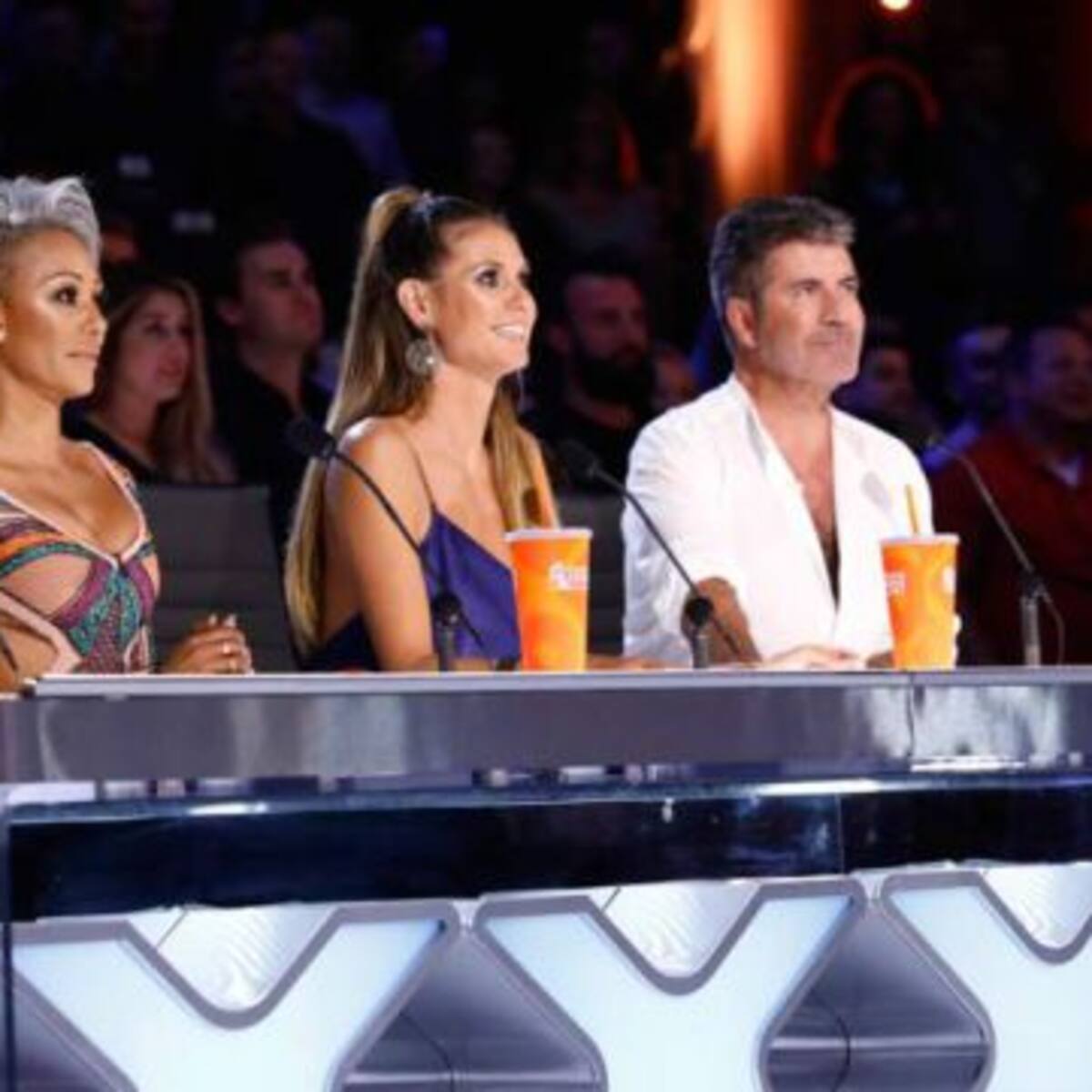 Mel B le tiró un vaso con agua a Simon Cowell por una discusión