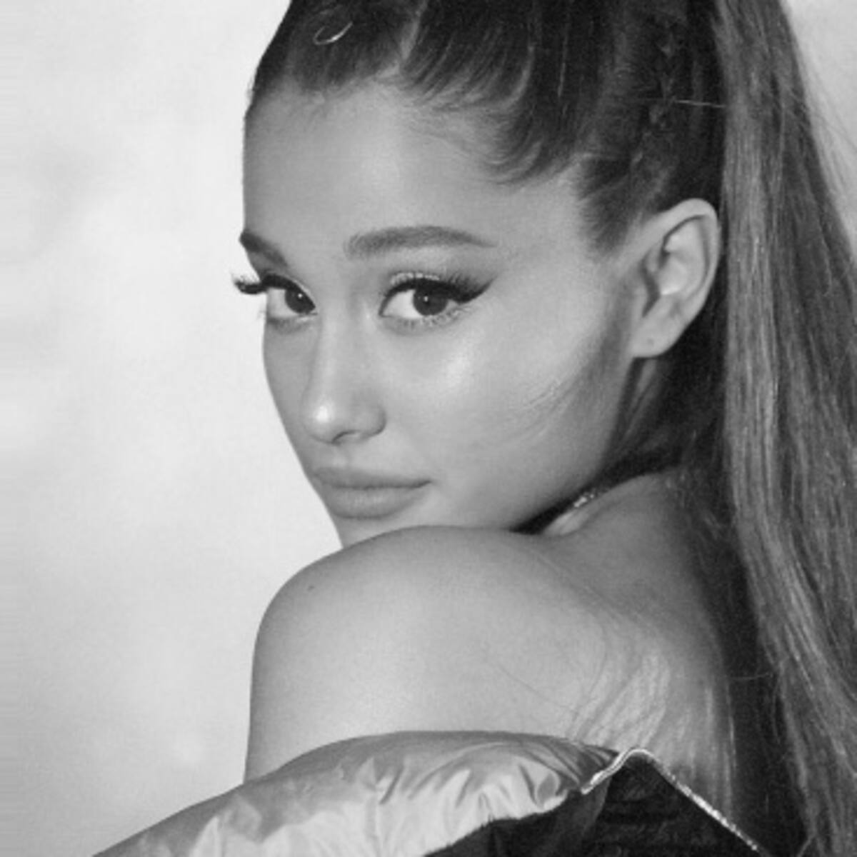 Ariana Grande nos muestra su nuevo tatuaje