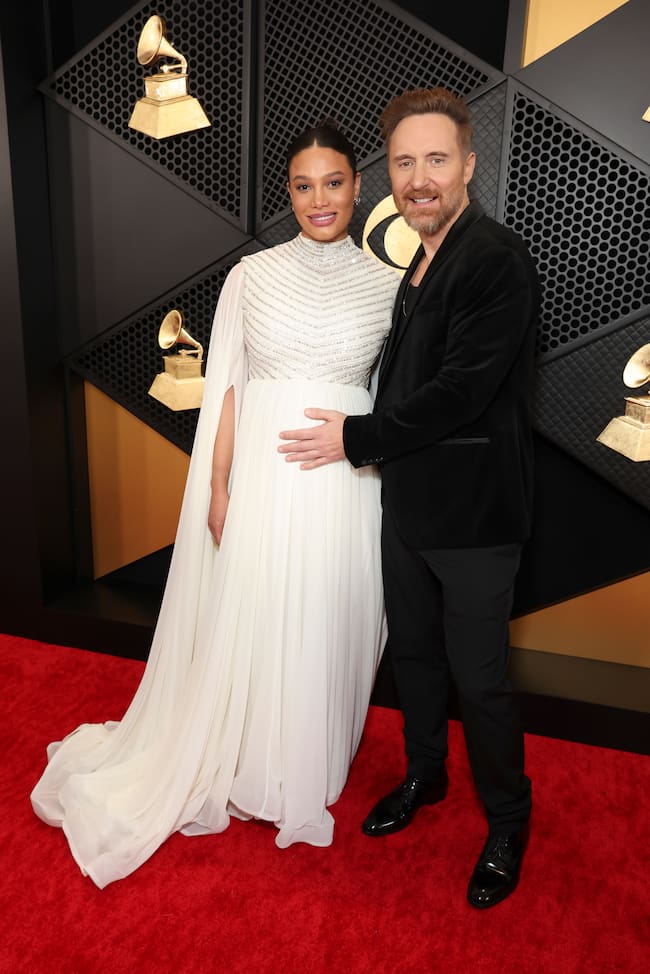 La foto de Jessica Ledon y David Guetta tocando su barriga de embarazada la vimos hace algunos meses y nos sigue encantando. Como también su gusto por ser complementarios: blanco y negro. Clásicos pero siempre elegantes.