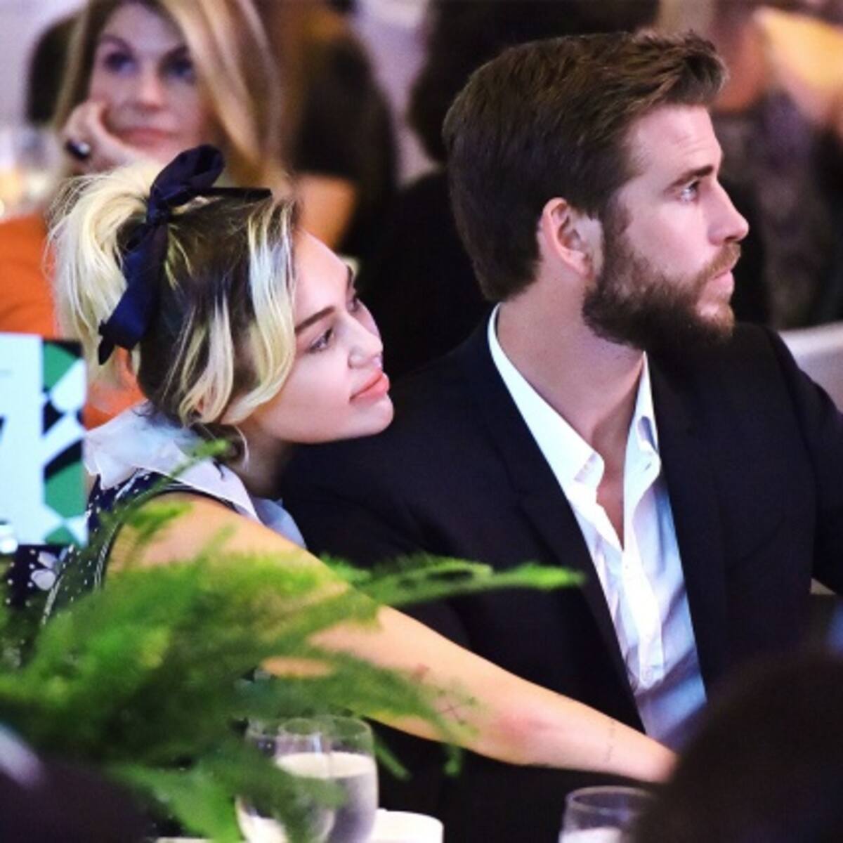 Miley Cyrus y Liam Hemsworth muestran fotos de su mansión quemada