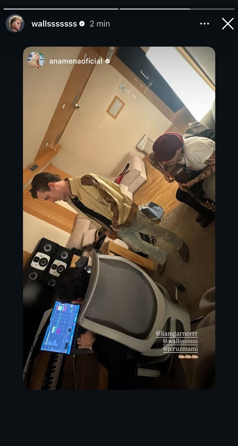 Ana Mena y Walls en el estudio