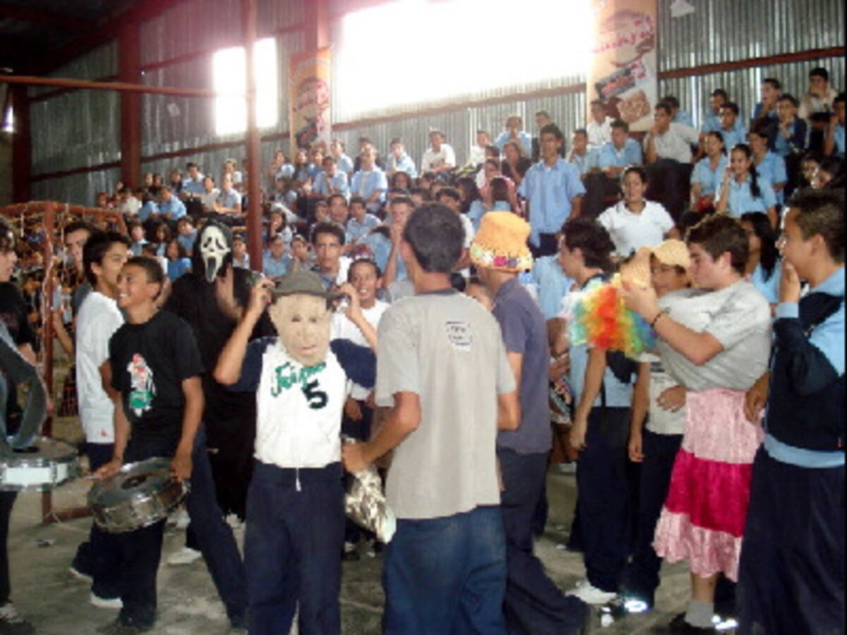 Este chiquimini robó cámaras!!!!