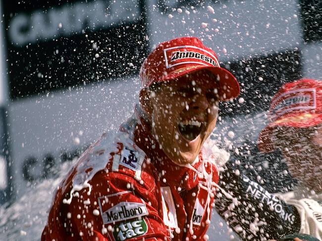 Michael Schumacher y Ralf Schumacher celebrando en septiembre del año 2000.