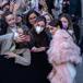 Danna Paola arrasa en Milán apostando por las plumas