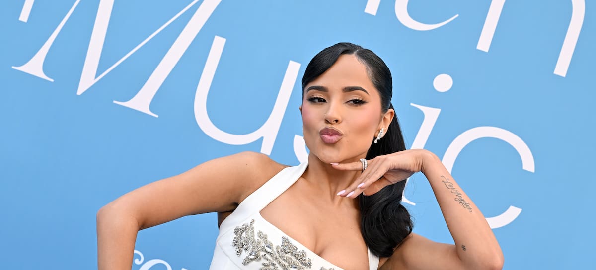 Becky G asiste en la gala 'Billboard Women in Music 2025' en el YouTube Theater el 29 de marzo de 2025 en Inglewood, California.