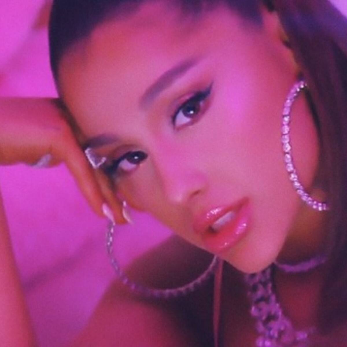 Ariana Grande estrena "7 Rings" con un sonido completamente diferente