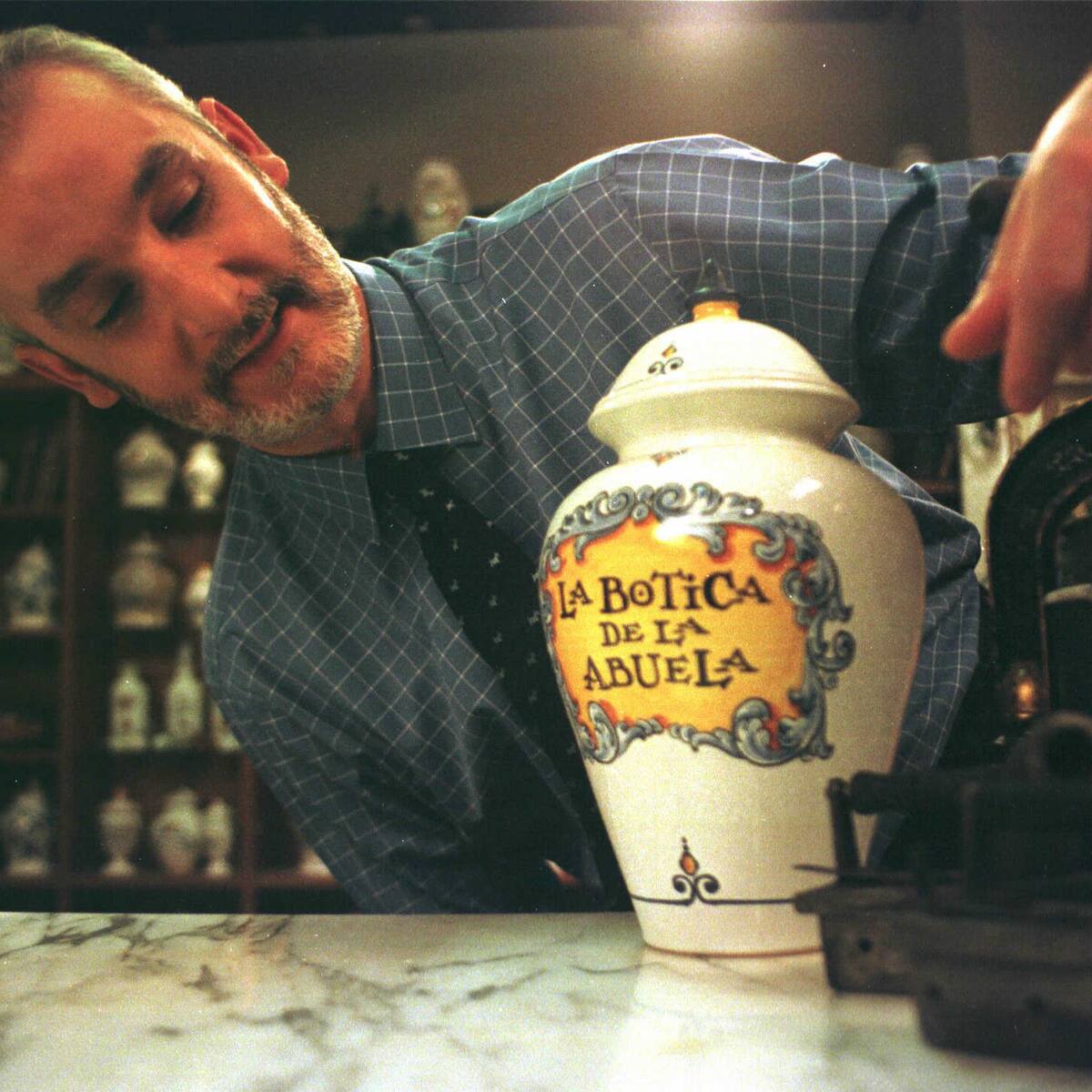 Muere Txumari Alfaro, presentador de 'La Botica de la abuela', a los 73 años