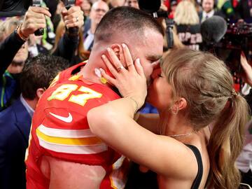 El beso de la victoria de Travis Kelce y Taylor Swift en la Super Bowl 