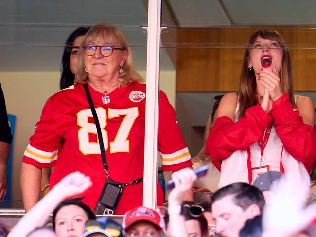 Taylor Swift anima a los Chiefs con Donna Kelce