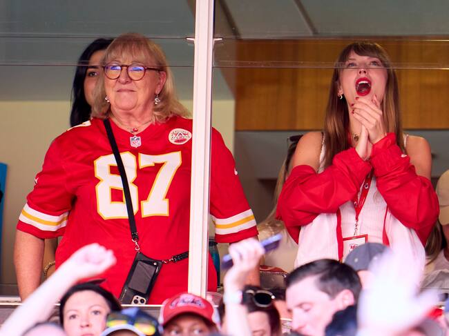 Taylor Swift anima a los Chiefs con Donna Kelce