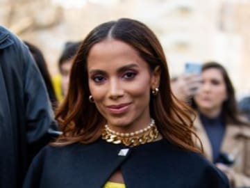 Anitta marca tendencia con una falda que muchos consideran una “obra de arte”