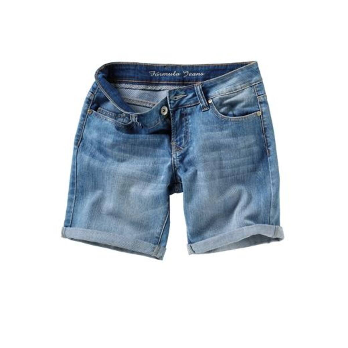 Un short puede salvarte de un apuro en más de una ocasión. Si no sabes cómo combinar esa camiseta que te has comprado apuestas por unos short de medio muslo. ¡¡ Son ideales!!