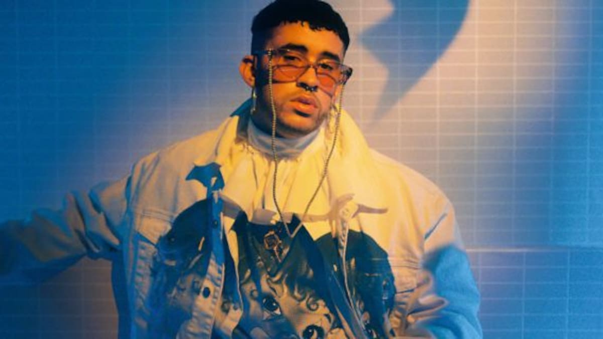La reacción de Bad Bunny al pedirle a Siri la canción número 1 del mundo