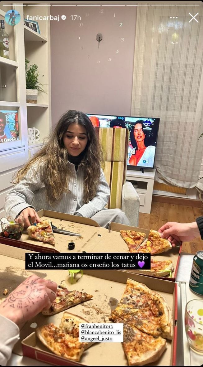 Fani Carbajo disfruta de una cena con amigos, en la que también se encuentra su nueva ilusión.